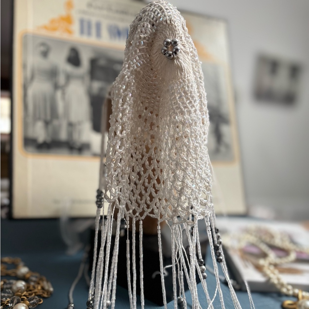 genuine 1920's flappers/cloche hat with fringe . Rare find very beautiful!